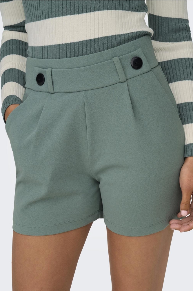 JDYGEGGO SHORTS JRS NOOS 15203098 Chinois Green